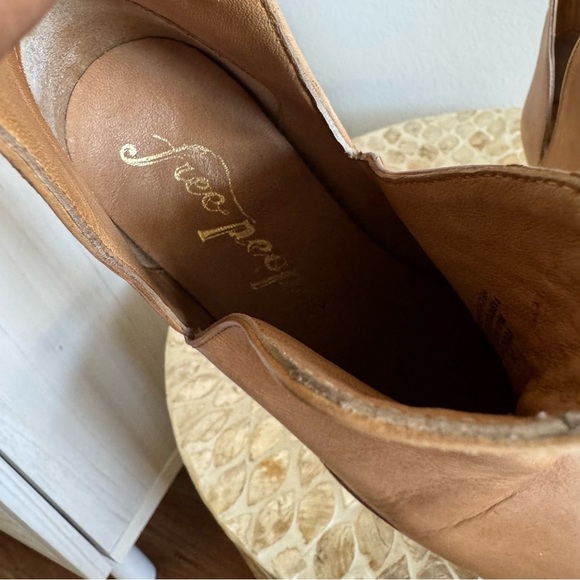 Free People Tan Charm Double V Leather Ankle Boots size 36 - Picture 8 of 10
